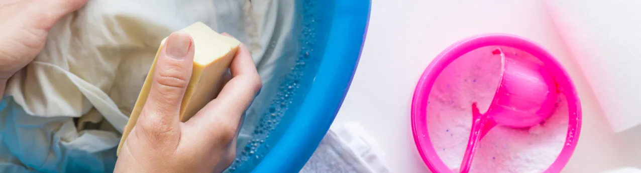 Zdjęcie Jak usunąć farbę z ubrania - skuteczne sposoby na trudne plamy