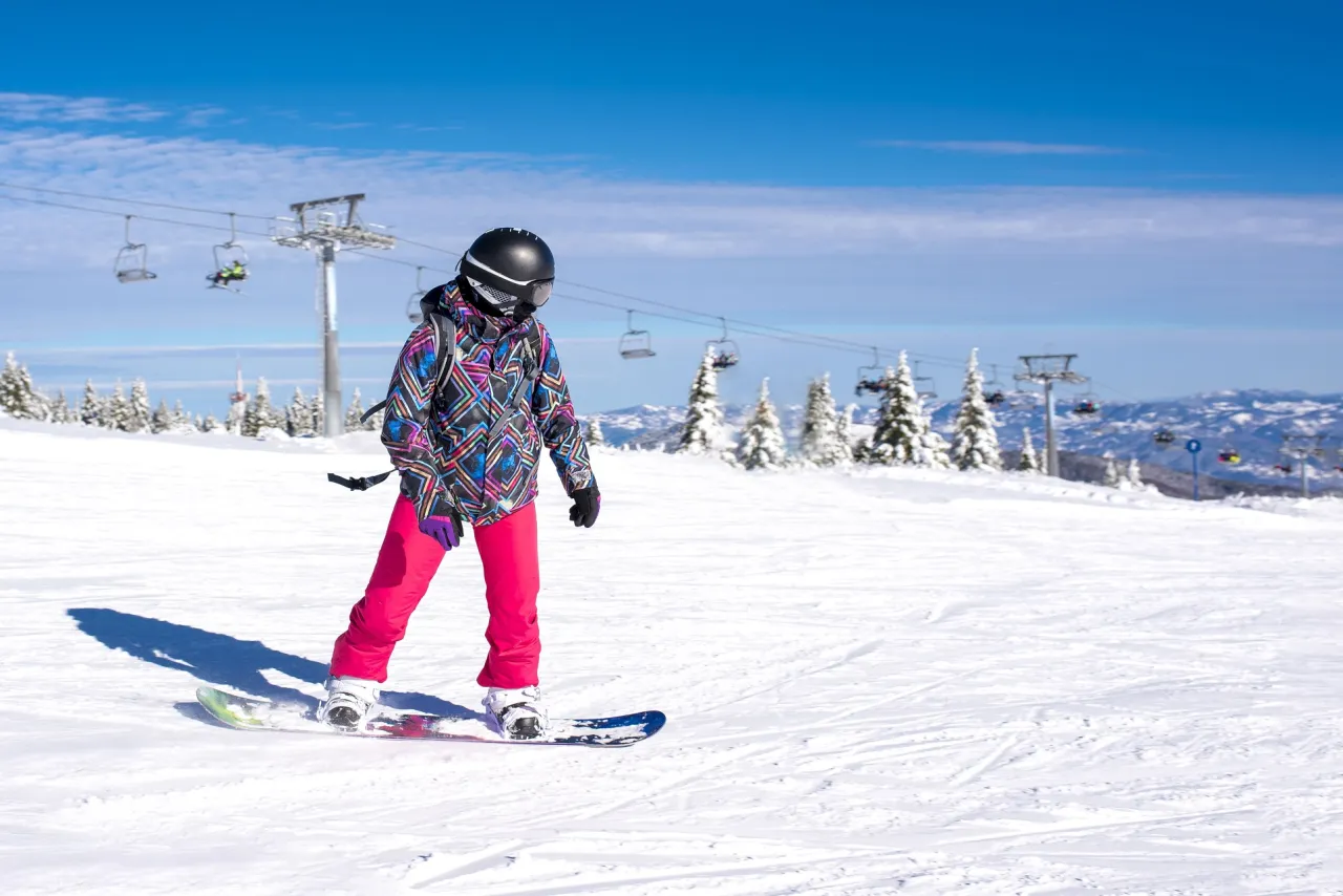 Zdjęcie Co kupić na snowboard? Kluczowe elementy, które musisz znać