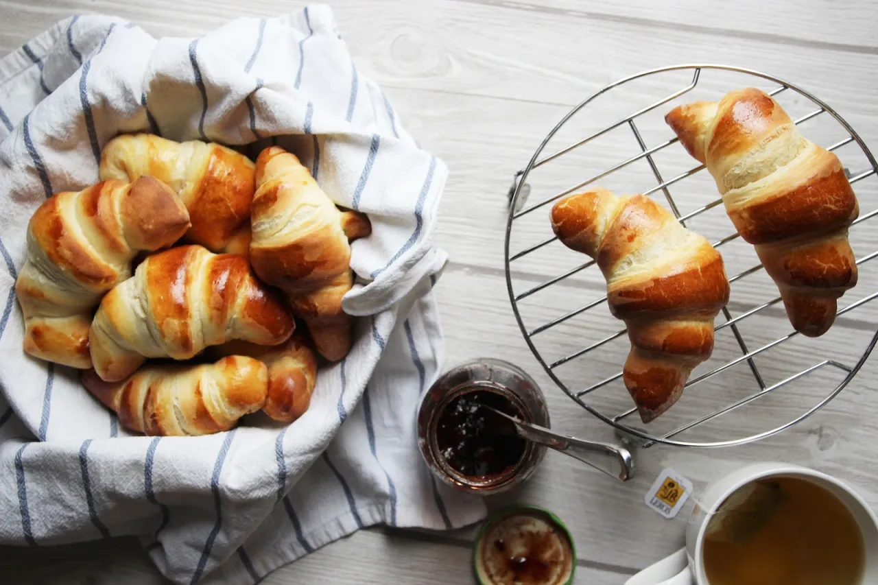 Zdjęcie Jak łatwo zrobić idealne croissanty w domu i uniknąć błędów