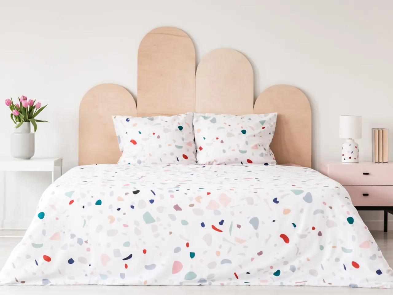 Zdjęcie Zagłówek do łóżka DIY: Jak łatwo stworzyć unikalny design w sypialni