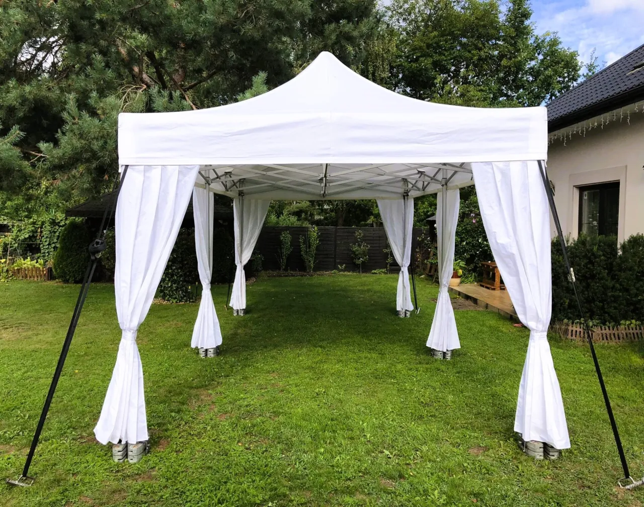 Zdjęcie Ile kosztuje wynajem namiotu na wesele? Ceny, które zaskoczą!