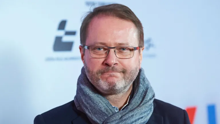 Zdjęcie Artur Żmijewski reżyser: jego wpływ na polskie kino i teatr
