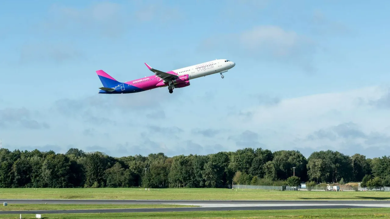 Zdjęcie Czego nie można przewozić w bagażu rejestrowanym Wizz Air? Sprawdź limity i uniknij problemów!
