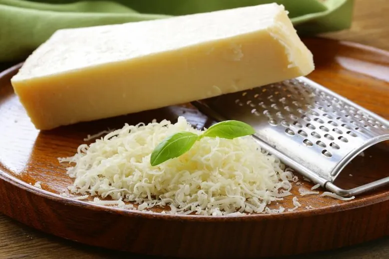 Zdjęcie Jak przechowywać parmezan, aby uniknąć jego zepsucia i utraty smaku
