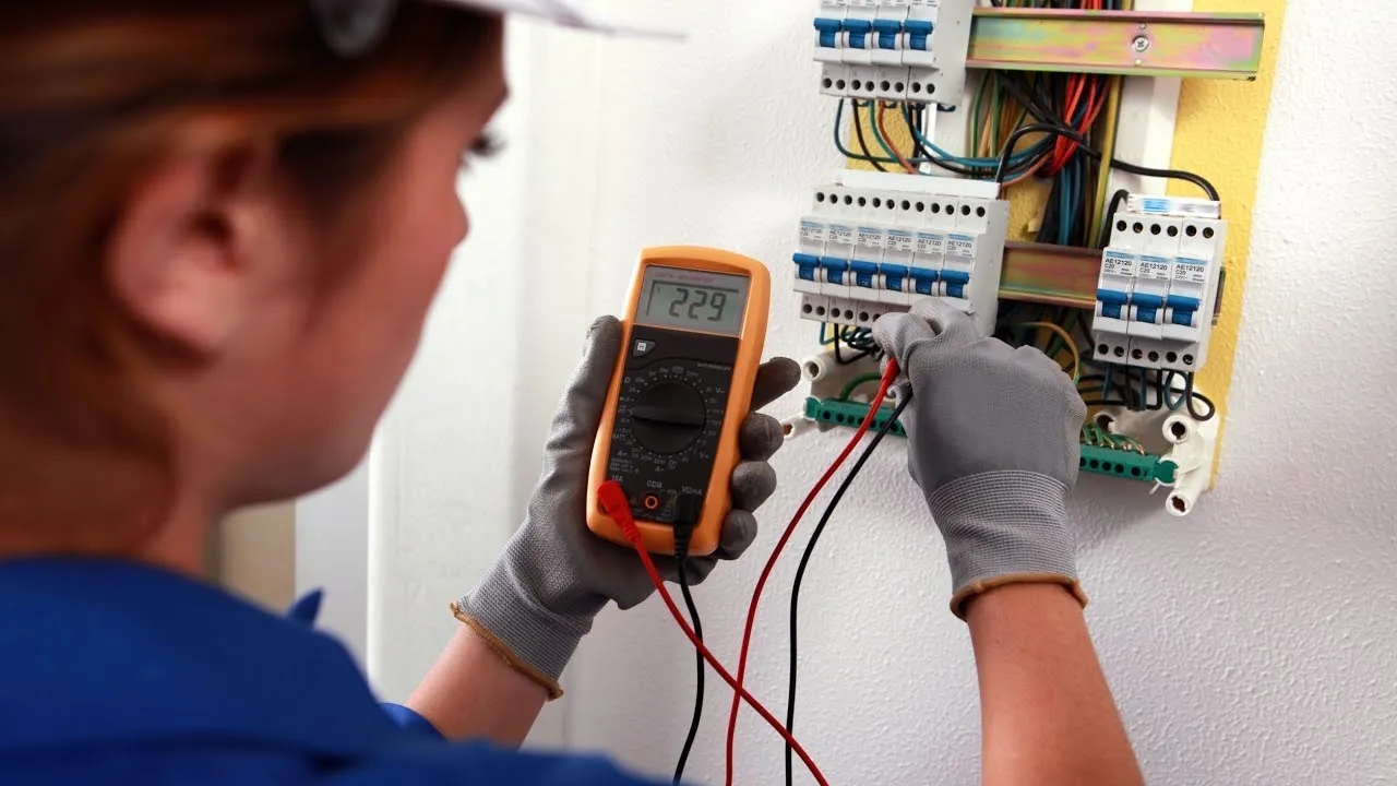 Zdjęcie Jak zrobić uprawnienia elektryka - proste kroki do certyfikacji