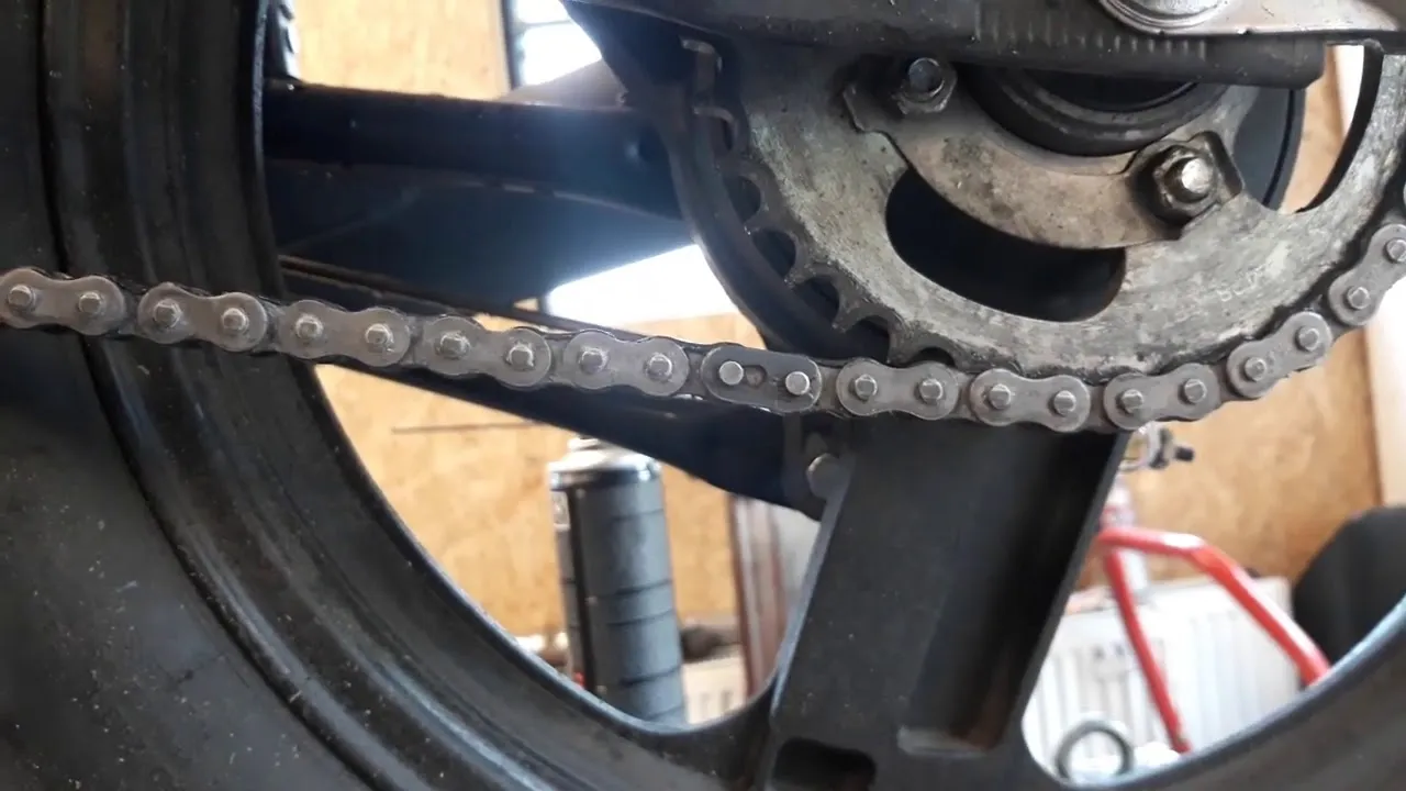 Zdjęcie Jak założyć spinkę do łańcucha motocyklowego bez błędów i ryzyka