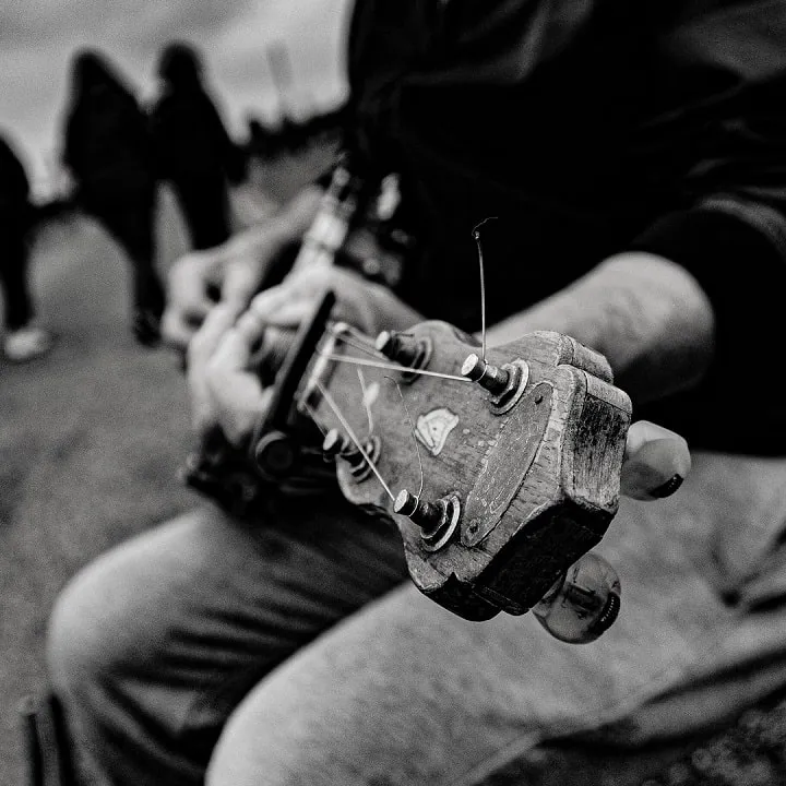 Zdjęcie Ukulele czy gitara – który instrument jest łatwiejszy i tańszy?