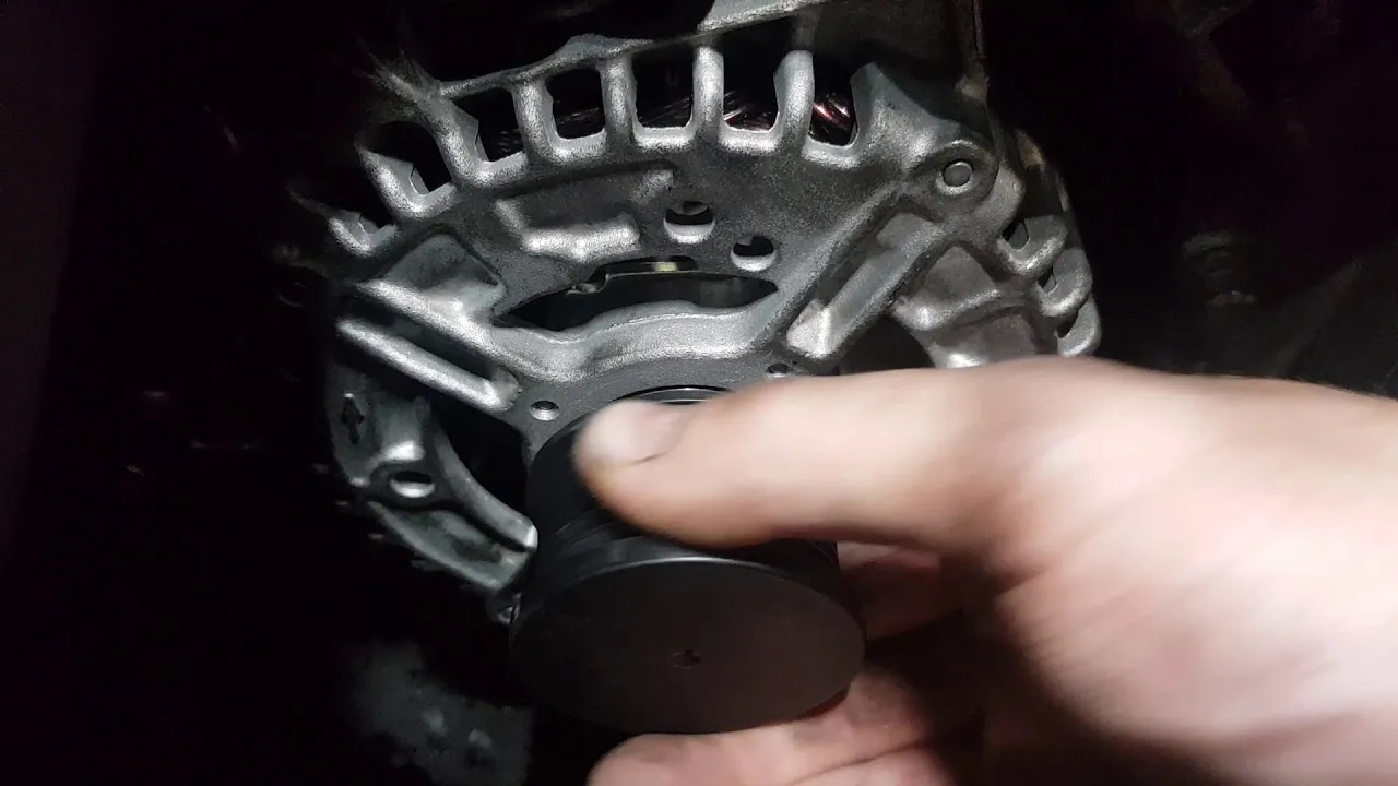 Zdjęcie Czy napinacz paska alternatora może zatrzymać auto? Oto objawy