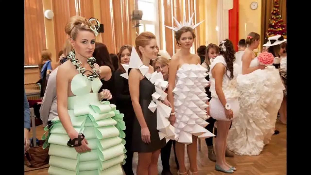 Zdjęcie Spódnica z gazety jak zrobić – stwórz unikalny strój z recyklingu