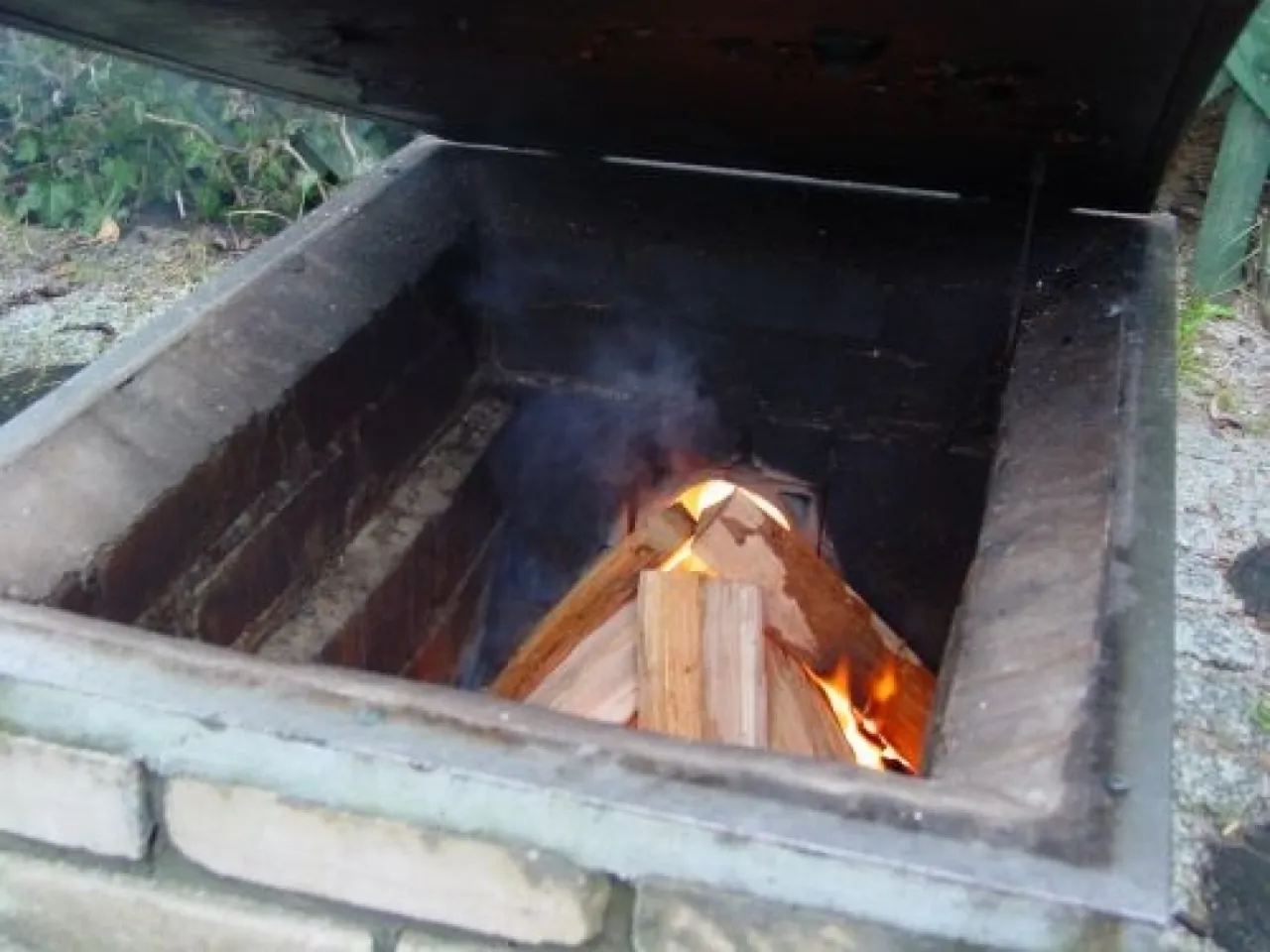 Zdjęcie Ile cegieł na wędzarnię? Oblicz dokładnie, uniknij zbędnych kosztów