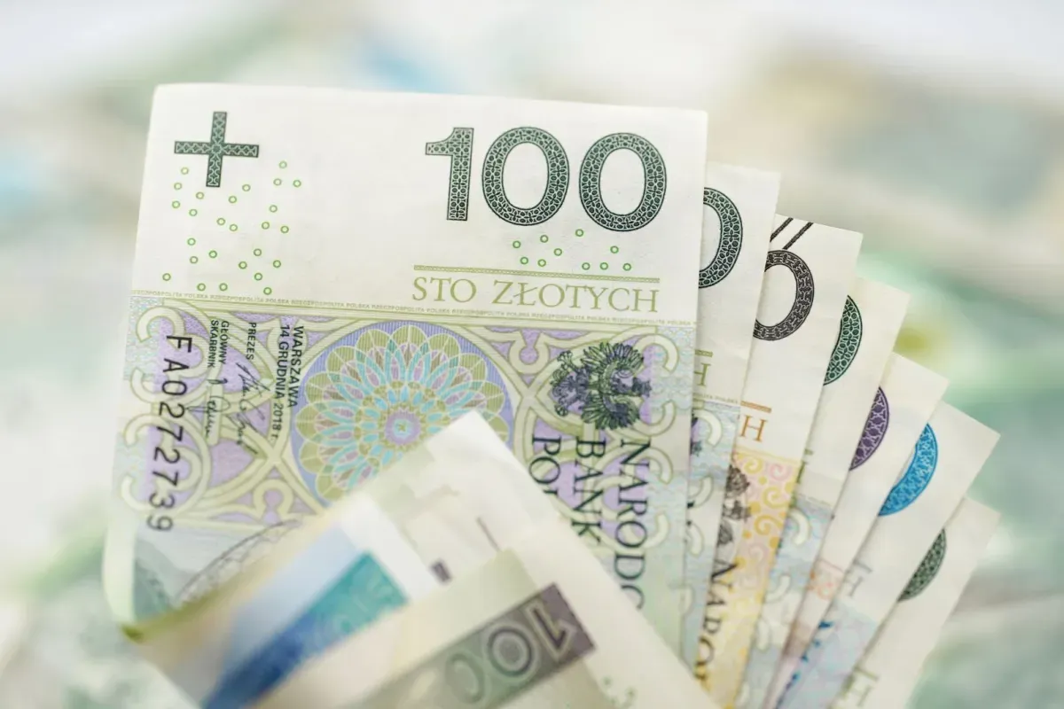 Zdjęcie Do jakiej kwoty można płacić gotówką za fakturę? Sprawdź limity!