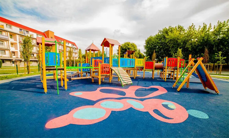 Zdjęcie Co znajdziemy na placu zabaw? Najważniejsze atrakcje i bezpieczeństwo