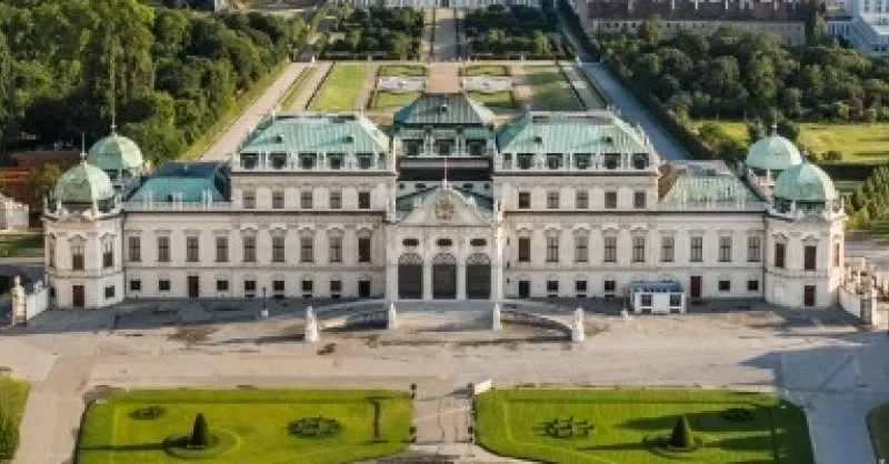 Zdjęcie Zamek w Wiedniu: Odkryj fascynującą historię i atrakcje turystyczne