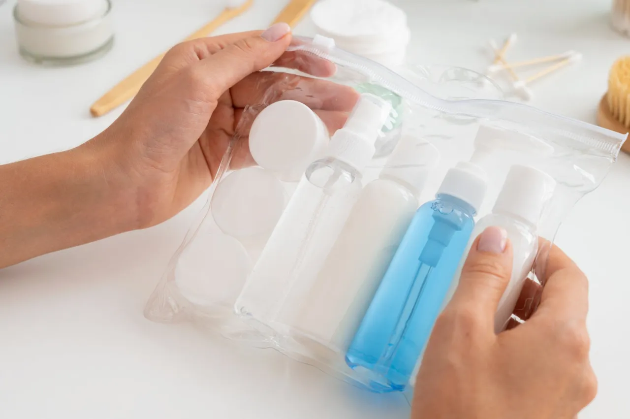 Zdjęcie Ile płynów można mieć w bagażu podręcznym Ryanair – uniknij problemów na lotnisku