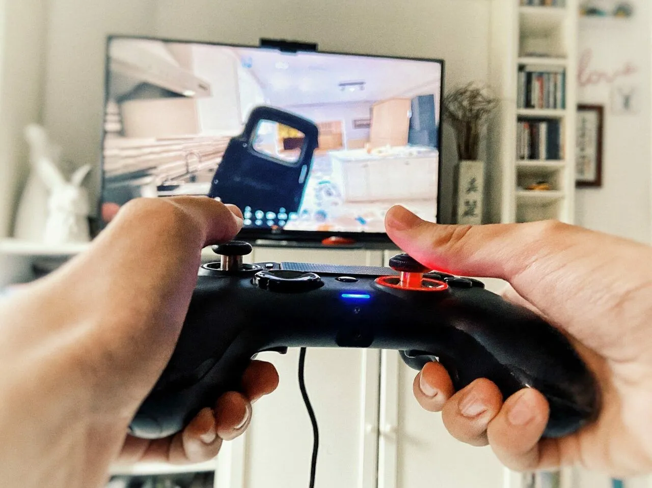 Zdjęcie Czy pad PS5 pasuje do PS4? Odkryj ważne ograniczenia i fakty