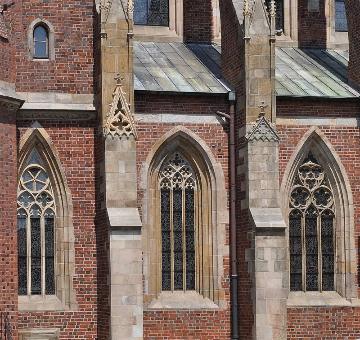 Zdjęcie Czym wypełniano okna gotyckich kościołów i jakie miały znaczenie?