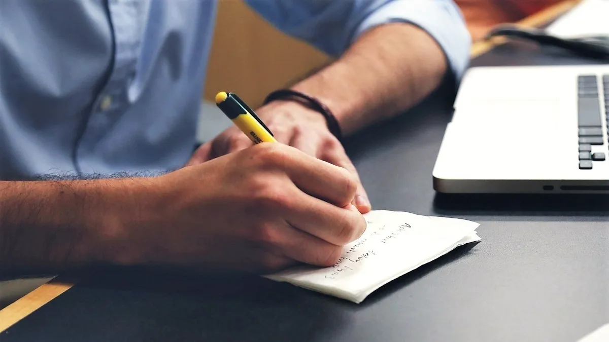 Zdjęcie Jak się pisze wniosek na obiady - uniknij błędów i zyskaj wsparcie