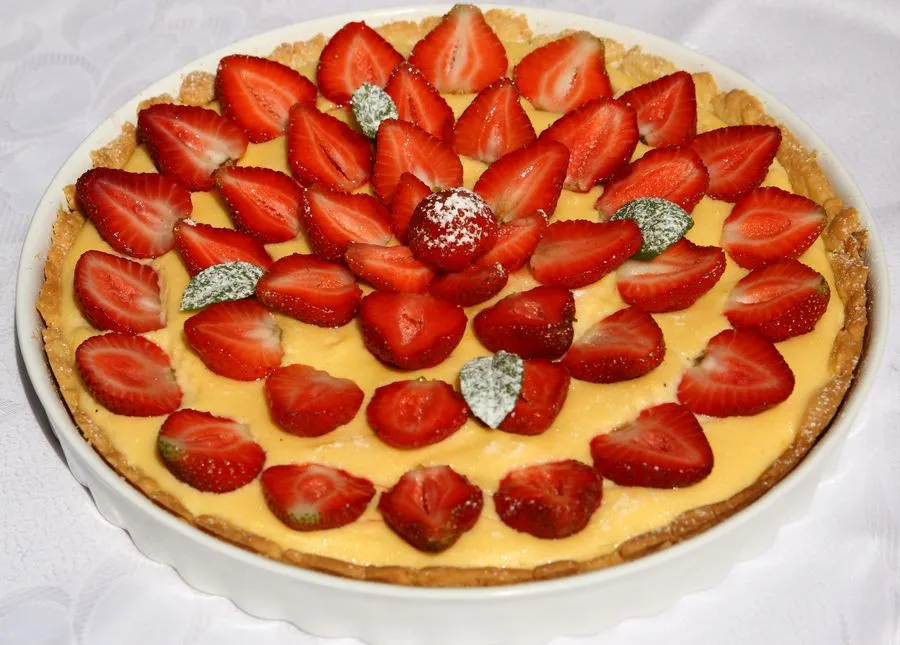 Zdjęcie Francuska tarta: Przepis na idealną tartę z truskawkami i crème pâtissière