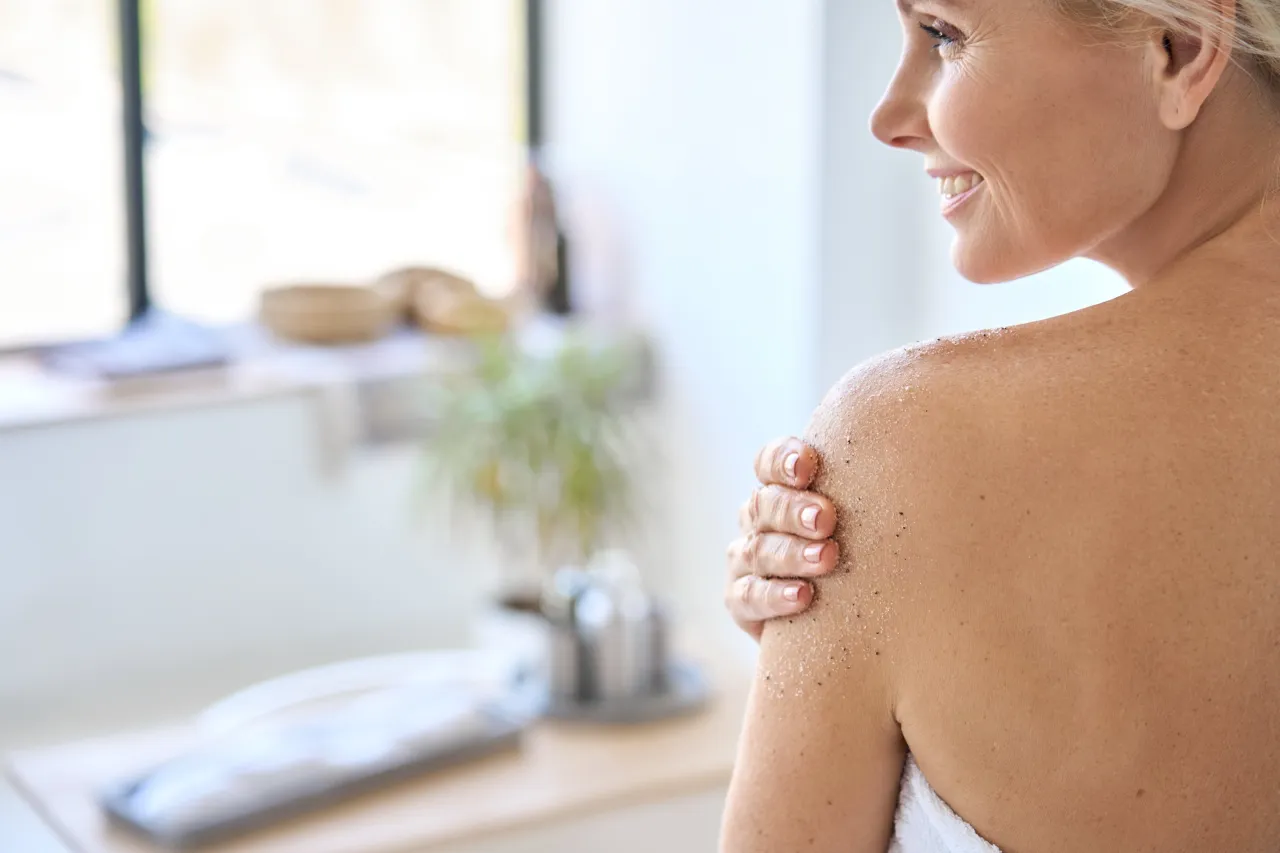 Zdjęcie Jak zrobić peeling do twarzy, aby uzyskać gładką i zdrową skórę