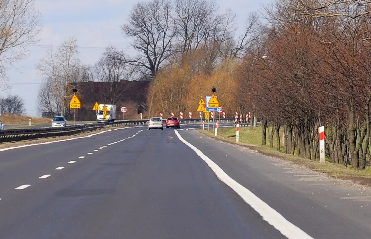 Zdjęcie Słupki na autostradzie co ile – kluczowe informacje o ich rozmieszczeniu