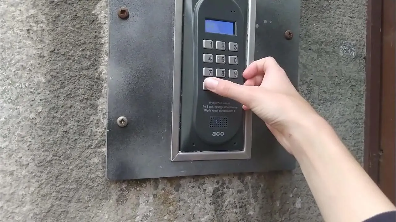 Zdjęcie Nie ma uniwersalnego kodu do domofonu – poznaj prawdę o dostępie