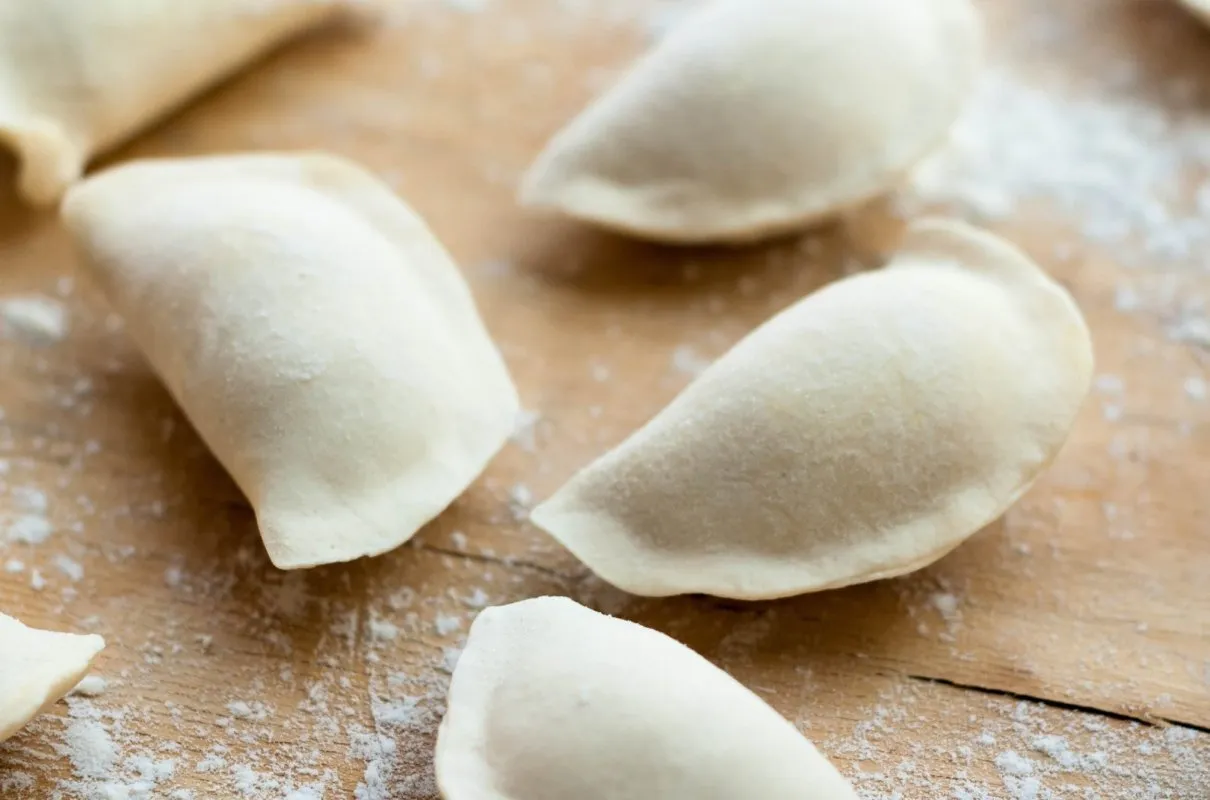 Zdjęcie Pyszne ciasto na pierogi bez jajka – łatwy przepis i porady na sukces