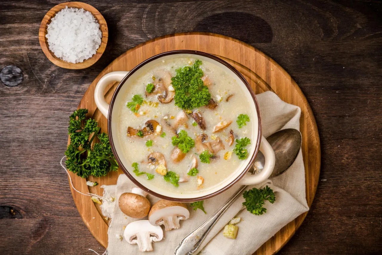 Zdjęcie Ile kcal ma zupa grzybowa z makaronem? Zaskakujące wartości odżywcze