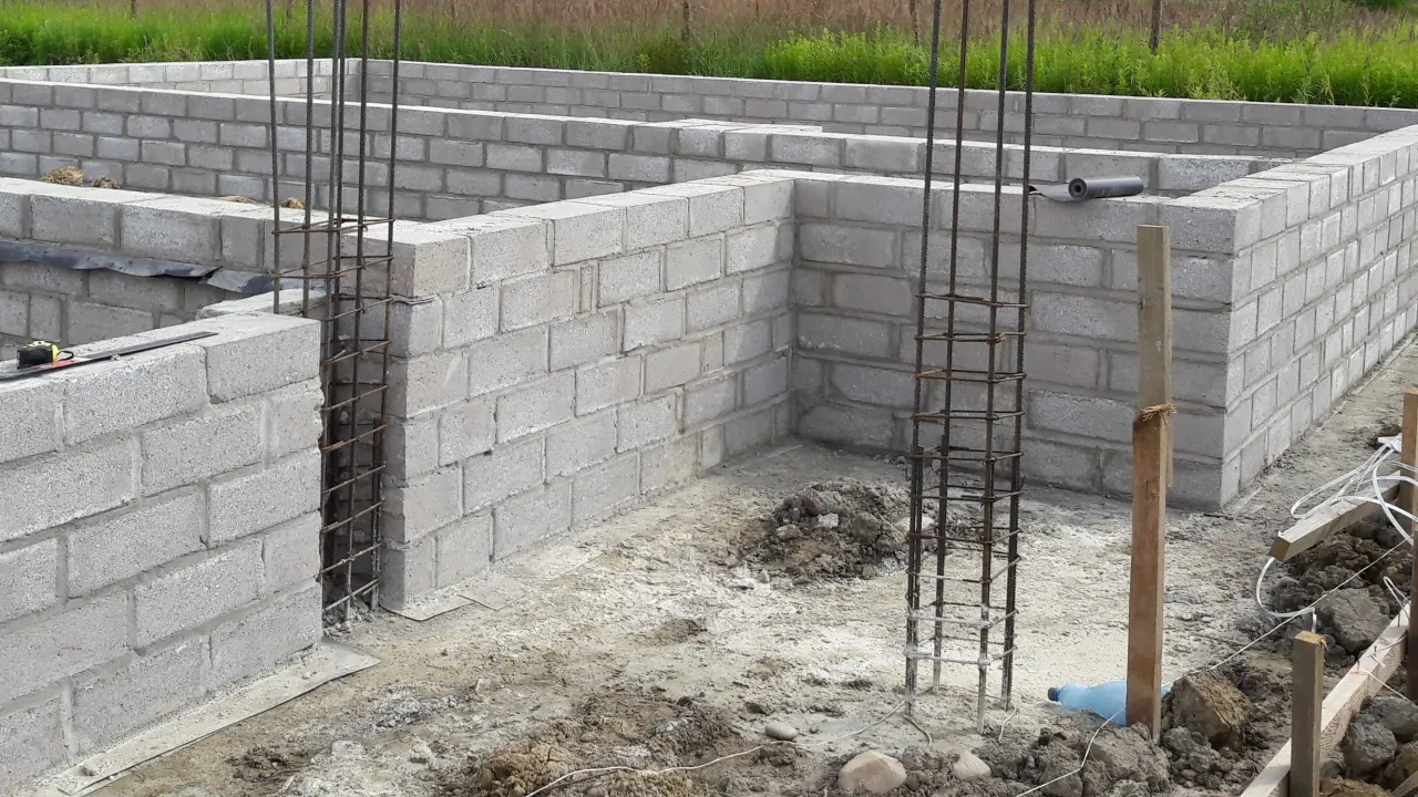Zdjęcie Co to jest fundament? Kluczowe informacje o jego roli w budownictwie
