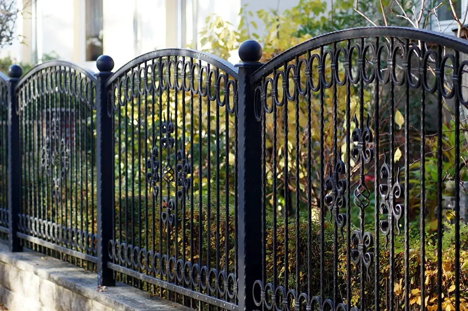 Zdjęcie Czym pomalować balustradę metalową, aby uniknąć korozji i uszkodzeń?