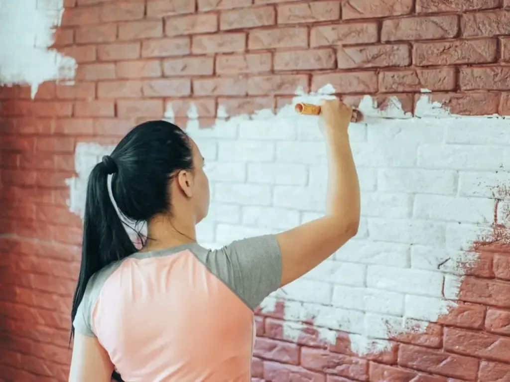 Zdjęcie Jak namalować cegły na ścianie i uniknąć typowych błędów