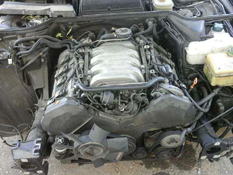 Zdjęcie Audi D2: Luksusowy Sedan z Aluminiową Karoserią i Mocą V8