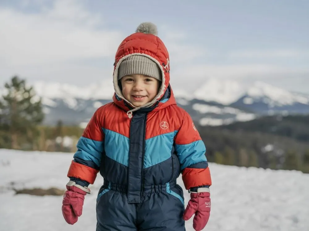 Zdjęcie Zimowy kombinezon: jak ubrać dziecko, by nie marzło i nie pociło się?