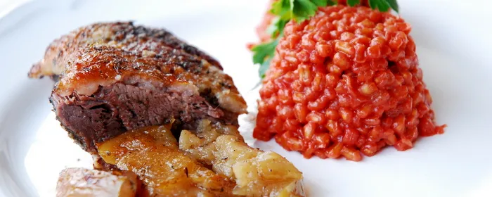 Zdjęcie Jak upiec pierś z gęsi z kością, aby była soczysta i aromatyczna