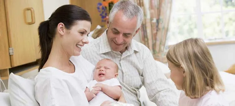 Zdjęcie Kiedy z noworodkiem w gości? Poznaj zasady bezpiecznych wizyt