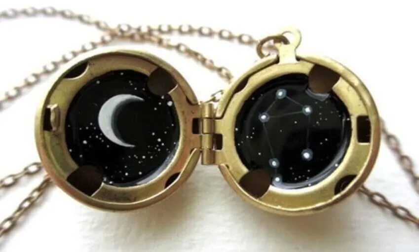 Zdjęcie Naszyjnik z księżycem znaczenie - odkryj jego głęboką symbolikę i moc