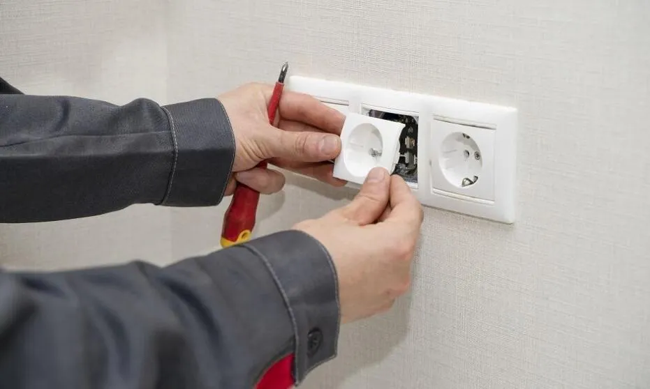 Zdjęcie Jak naprawić kontakt elektryczny: 5 prostych kroków do bezpiecznej naprawy