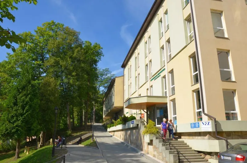 Zdjęcie Turnusy rehabilitacyjne w sanatorium Solec-Zdrój – sprawdź ofertę i pomoc PFRON