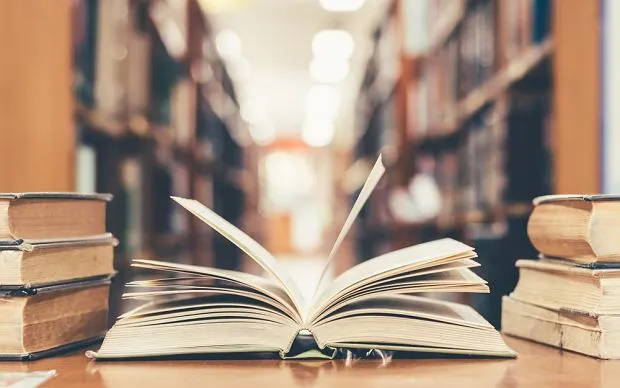 Zdjęcie Literatura współczesna od kiedy: ramy czasowe, cechy i najważniejsi autorzy
