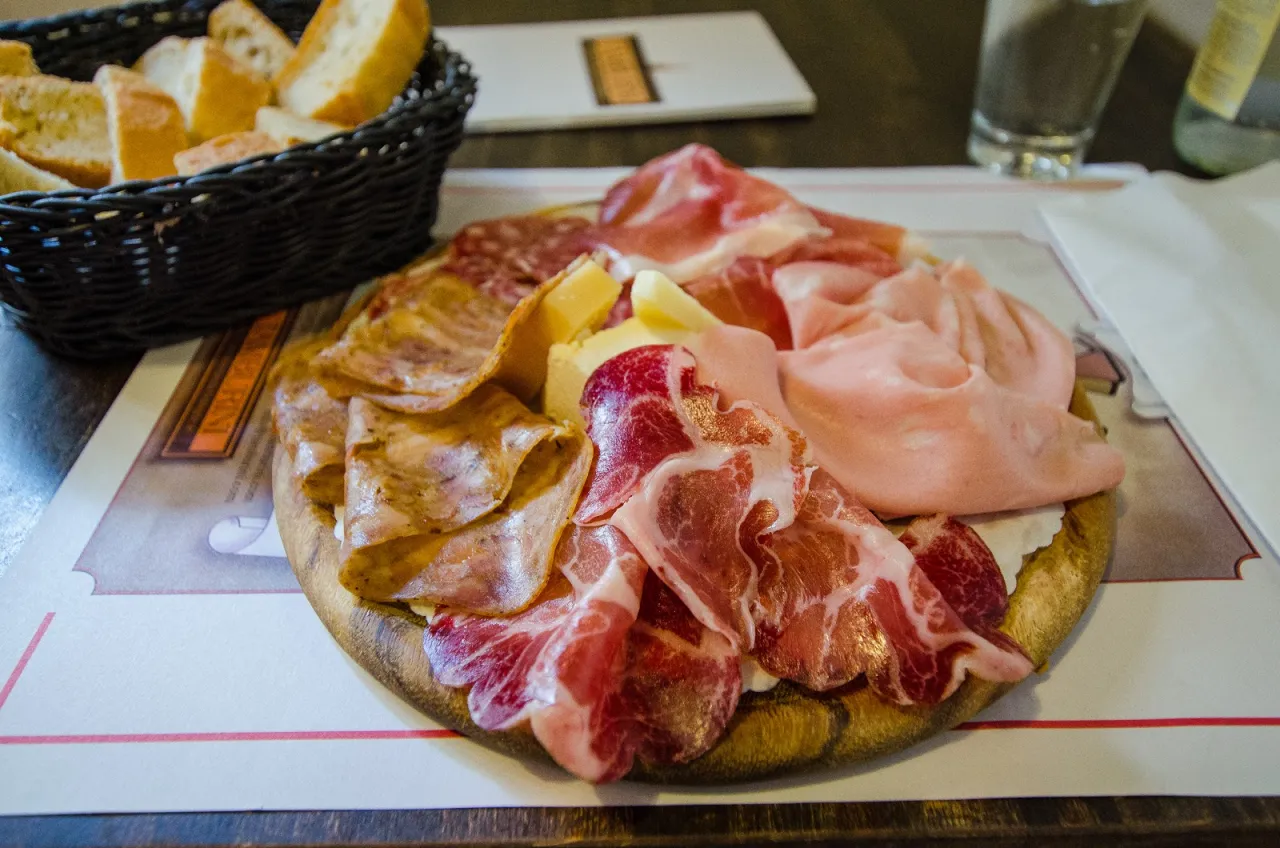 Zdjęcie Bolonia gdzie zjeść: najlepsze lokalne restauracje i tanie opcje