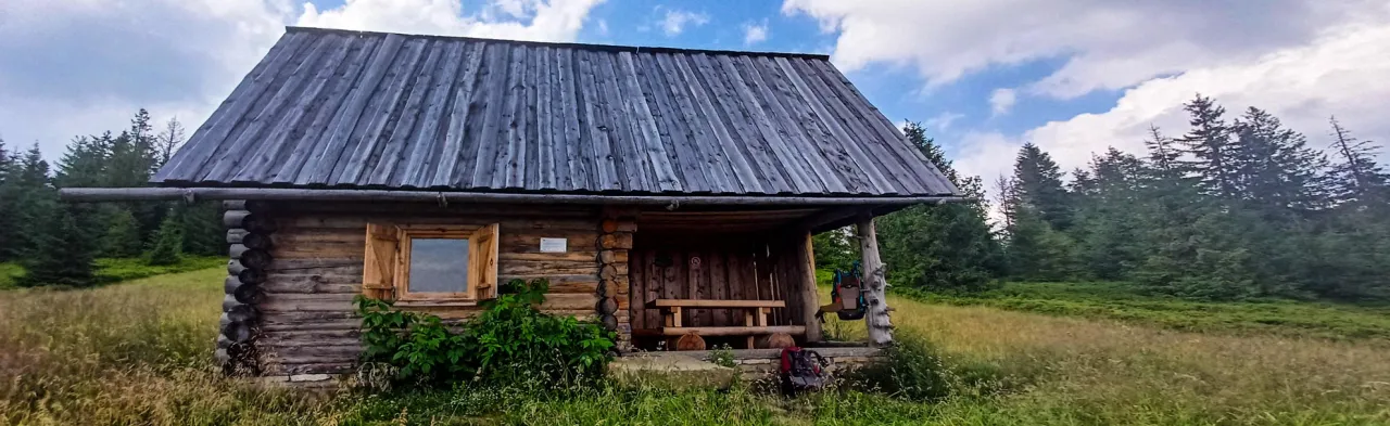 Zdjęcie Bacówka w górach: Odkryj najpiękniejsze miejsca na wypoczynek