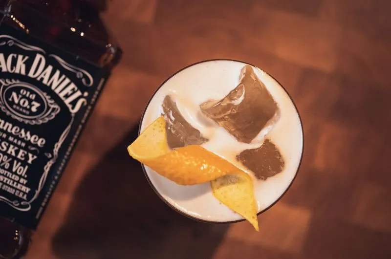 Zdjęcie Jak pić Jack Daniels: najlepsze sposoby i wyjątkowe przepisy