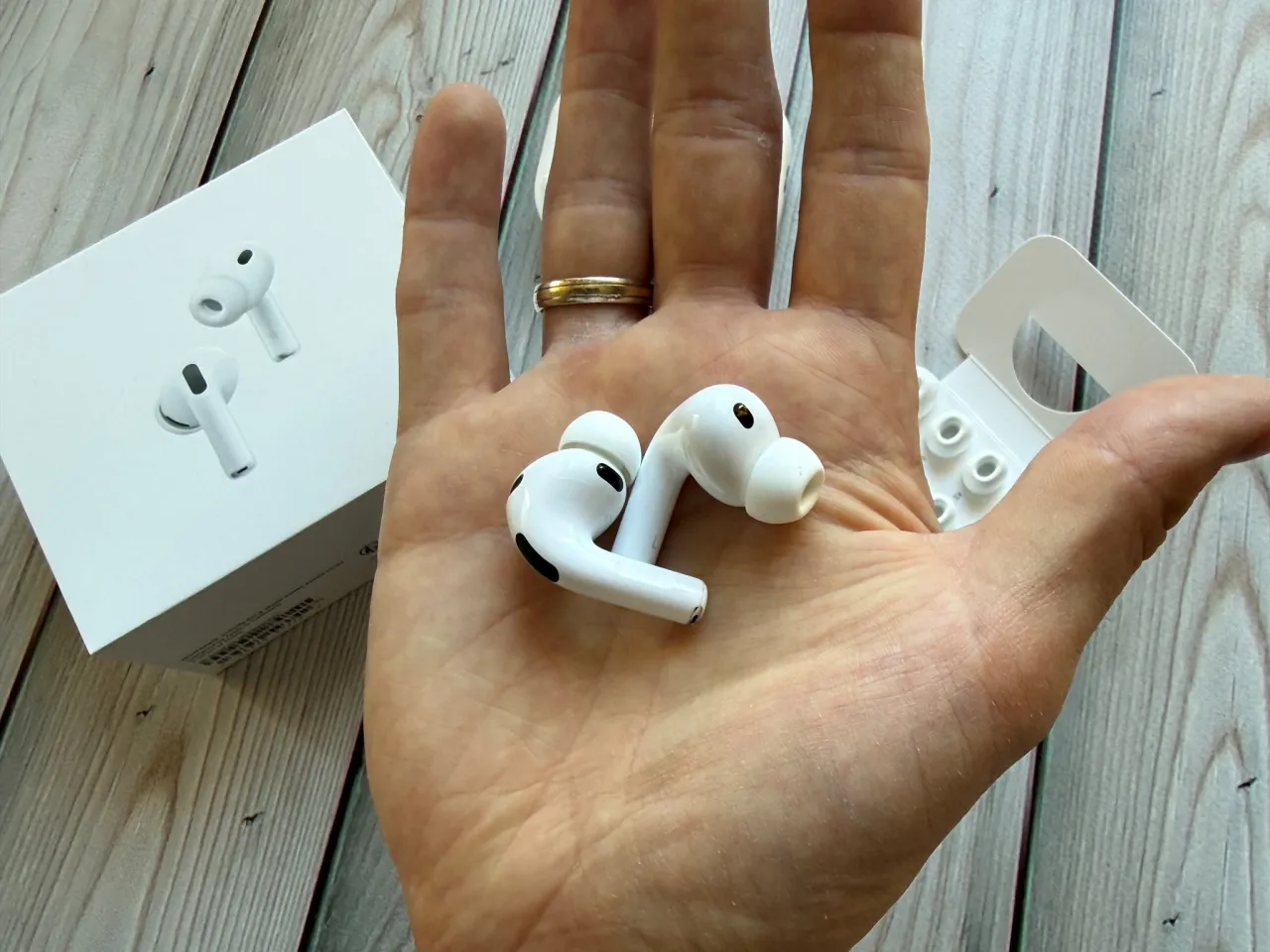 Zdjęcie Czy AirPods 3 są wodoszczelne? Oto co musisz wiedzieć o ich odporności