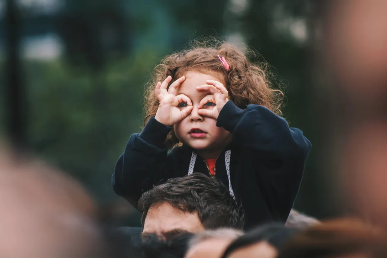 Zdjęcie Kiedy okulary dla dziecka z krótkowzrocznością? Objawy i porady