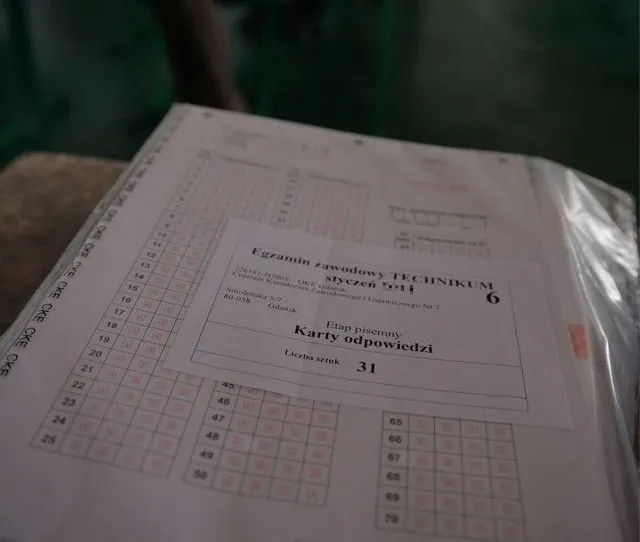 Zdjęcie Ile trwa egzamin zawodowy teoretyczny? Poznaj kluczowe szczegóły