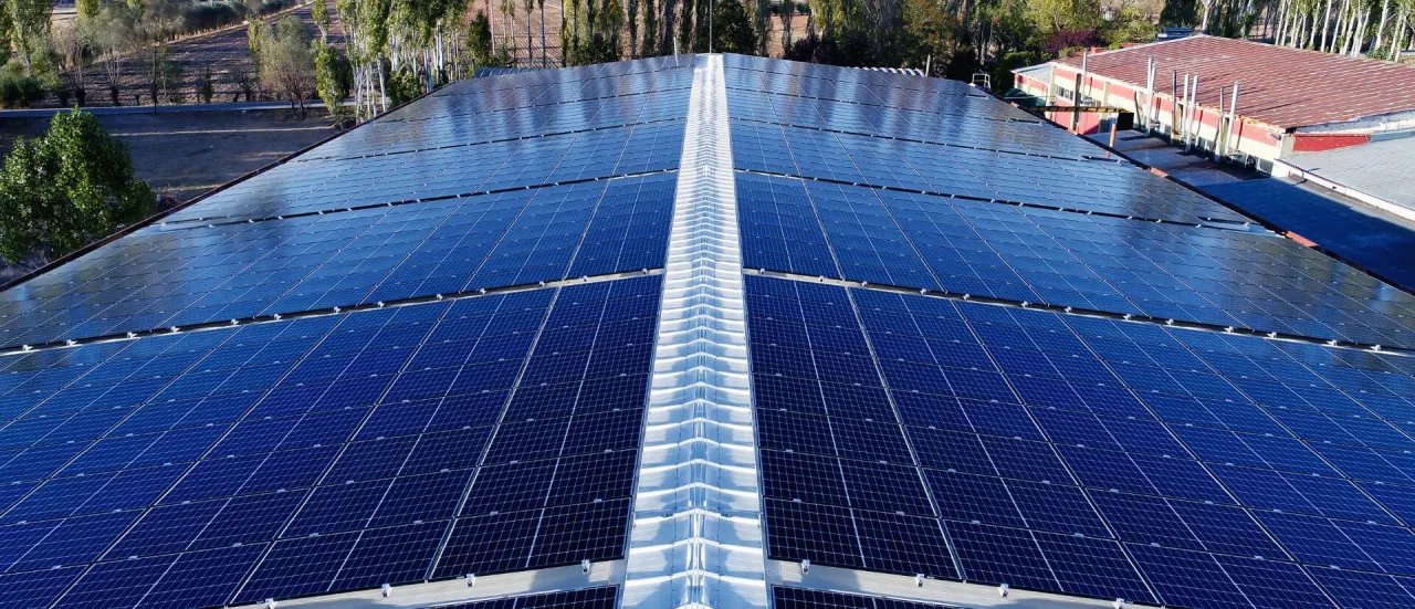 Zdjęcie Dach solarny – jak zaoszczędzić na energii i uniknąć wysokich kosztów