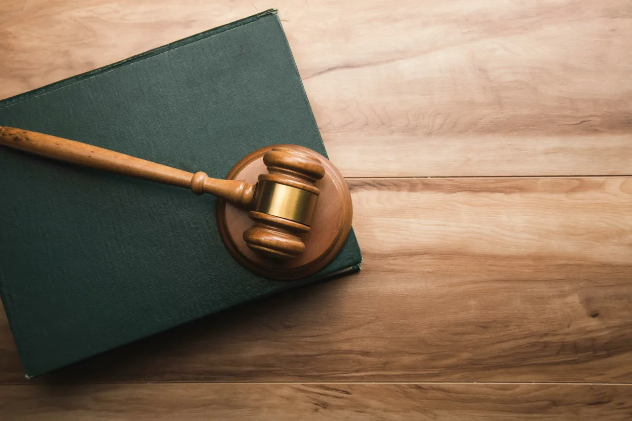 Zdjęcie Ile trwa rozprawa sądowa karna? Sprawdź, co wpływa na czas trwania