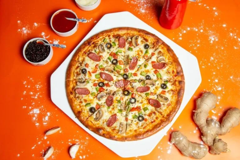 Zdjęcie Jak piec pizzę w piekarniku z termoobiegiem, by uniknąć przypalenia