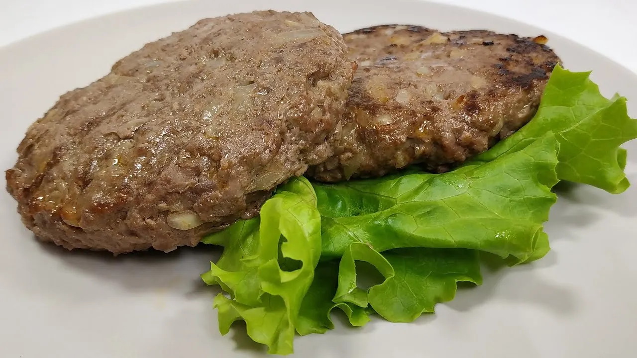 Zdjęcie Jak przygotować mięso na burgera, aby było soczyste i smaczne
