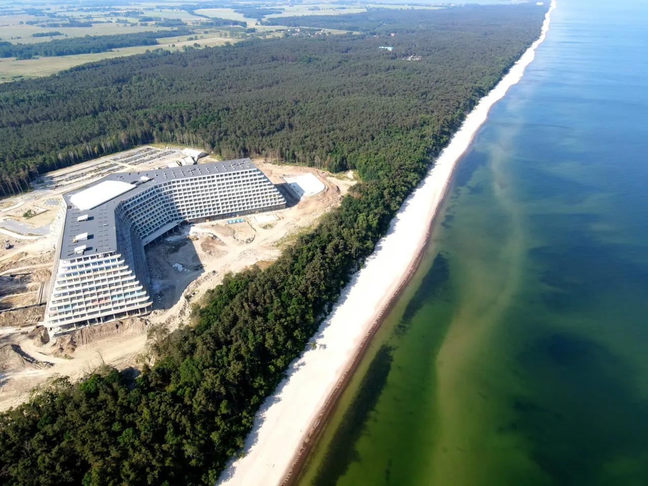 Zdjęcie Ile pokoi ma hotel Gołębiewski w Pobierowie? Zaskakujące szczegóły!