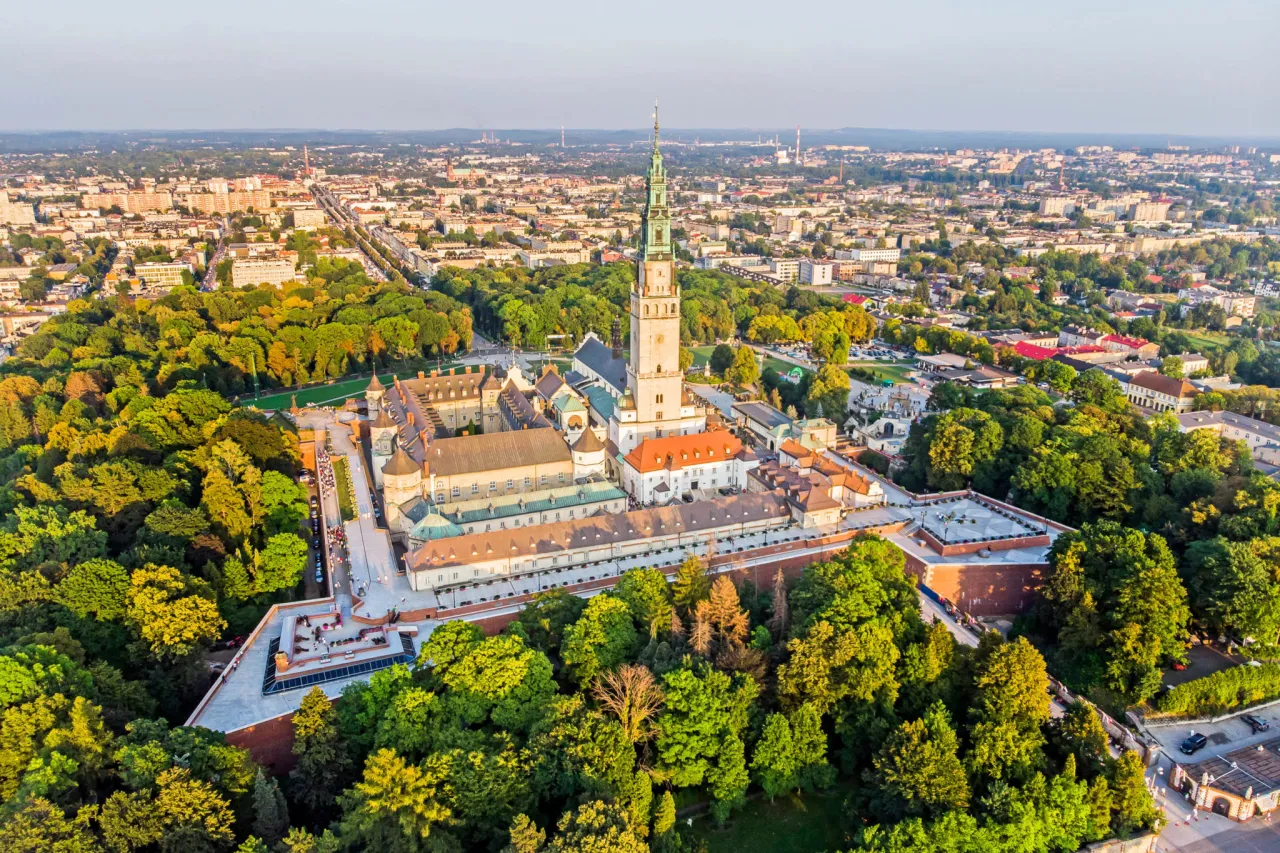 Zdjęcie Gdzie dokładnie jest Jasna Góra? Lokalizacja, dojazd i praktyczne wskazówki